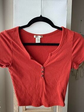 Bozzolo Ribbed Henley Crop Top - Coral Red
